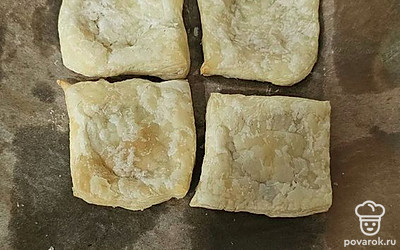 Поставьте в разогретую духовку на 15 минут при 180 градусах. 