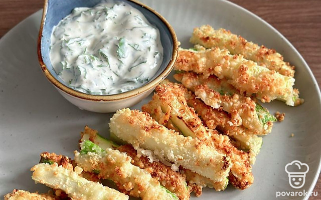 Хрустящий кабачок с чесночным соусом — Рецепт с фото