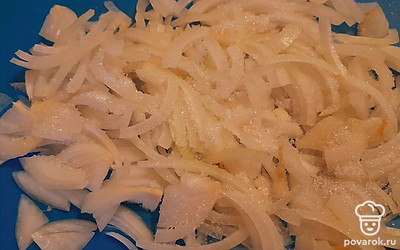 Посыпьте сахарным песком.