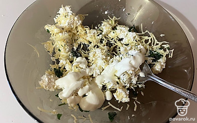 Добавьте сметану. 