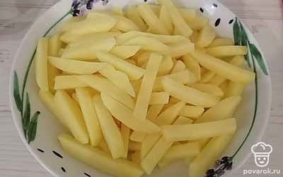 Просушенный картофель солим по вкусу.