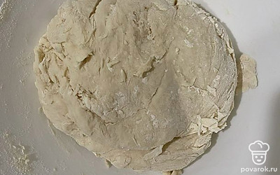 Оставить тесто в теплом месте подниматься.