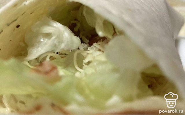 Домашняя шаурма со свининой, сыром, овощами и сметаной — Рецепт с фото