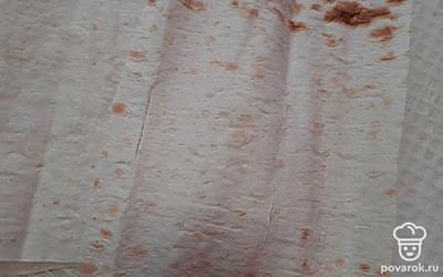 Лаваш нарезать на прямоугольники.