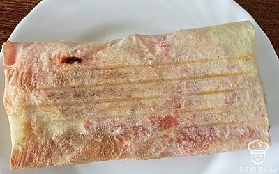 И обжариваем с двух сторон на сухой сковороде или на гриле.