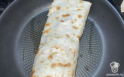 Обжариваем на растительном масле с двух сторон до образования хрустящей корочки.