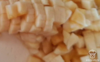 Всыпьте пачку ванилина.