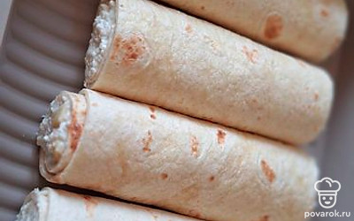 Сверните в рулетики