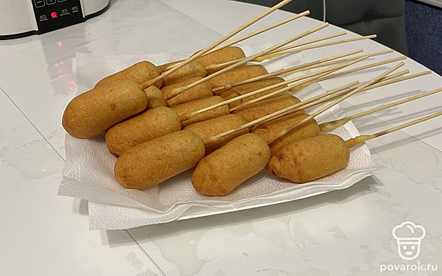Корн-доги с сосисками и сыром — Рецепт с фото
