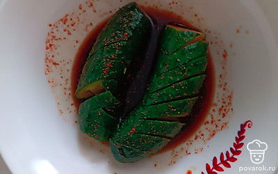 Хорошо перемешайте. Поставьте в холодильник настаиваться на 10 минут.