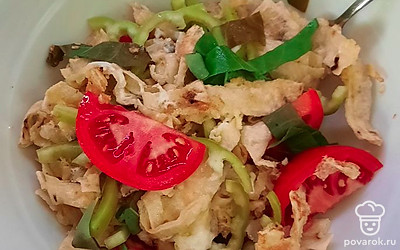 Выложить на тарелку.