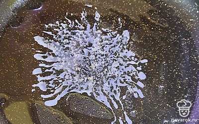 Растопить сливочное масло.