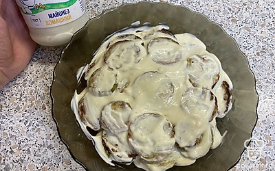 Дайте закуске немного пропитаться и подайте к столу!