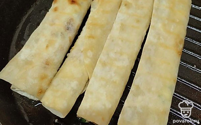 Обжарьте до золотистой корочкой с двух сторон.