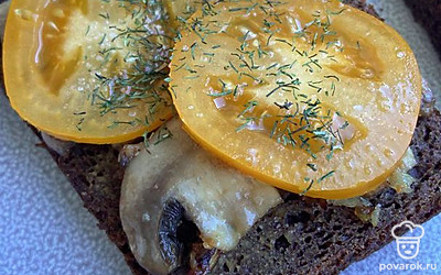 Перед подачей можно посыпать травами и солью.