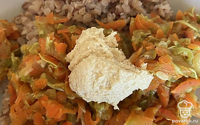 Такую пасту можно добавлять в различные блюда.