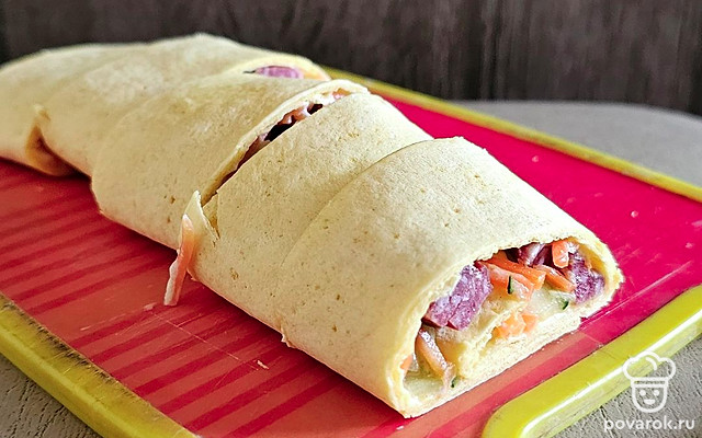 Лаваш с корейской морковкой и колбасой — Рецепт с фото