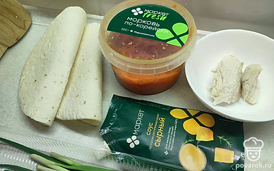 Подготовьте все ингредиенты. Куриное филе отварите и остудите. 