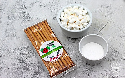 Подготовьте все ингредиенты. Для изготовления декора в виде вербы приготовьте сладкую соломку, маршмеллоу размера мини и сахарную пудру мелкого помола.