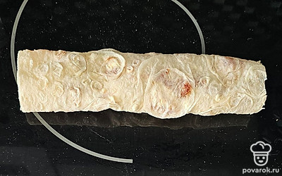 Сверните в рулет.