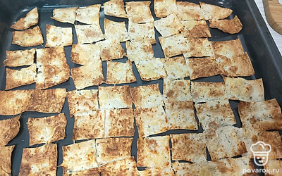 Выпекайте в предварительно разогретой до 180 градусов духовке в течение 5-7 минут. 