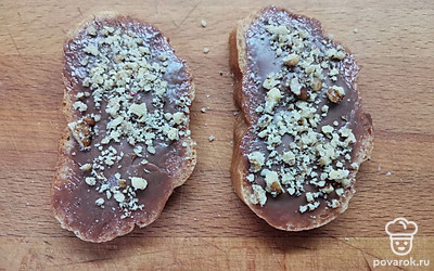 По желанию, можете посыпать измельченными грецкими орехами. 