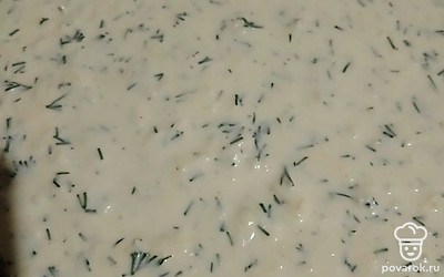 Вбейте яйцо, перемешайте. всыпьте муку и укроп, посолите и поперчите по вкусу. Тщательно перемешайте. Выложите массу на сковороду с растительным маслом и обжарьте по 10 минут с каждой стороны. 