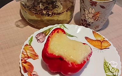 Подавайте блюдо горячим, с чаем. 