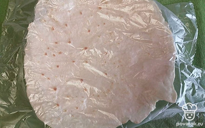 Готовый лаваш храните в целлофановом пакете. 