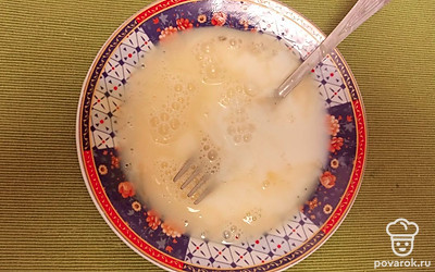 Добавьте 1столовую ложку молока. 