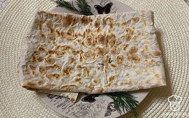 Лаваш с печеночным паштетом, сыром и листьями салата — Рецепт с фото