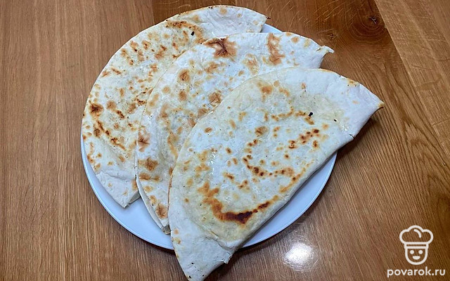 Кесадильи с грибами, луком и сыром — Рецепт с фото