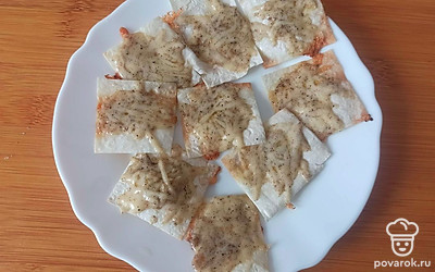 Чипсы из лаваша с сыром и чесноком — Рецепт с фото