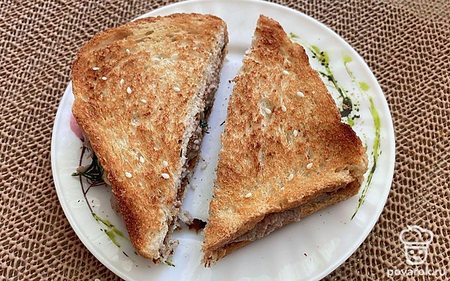 Горячие тосты с печеночным паштетом и сыром — Рецепт с фото