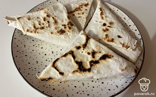 Конвертики в лаваше с томатным соусом — Рецепт с фото