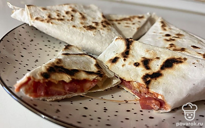 Подавайте блюдо к столу сразу после приготовления. 