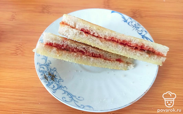 Мягкие тосты с томатной пастой, сливочным маслом и чесноком — Рецепт с фото