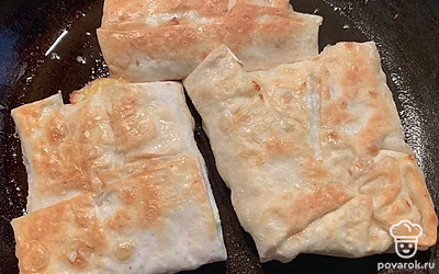 Обжарьте с двух сторон на среднем огне до готовности.