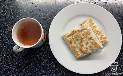 Подайте порционно с чаем.