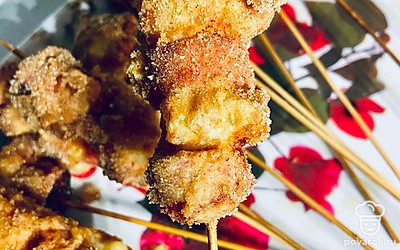 Наслаждайтесь тягучим сыром, пока корн-доги горячие. Приятного!