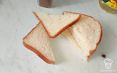 Хлеб нарежьте на порционные кусочки.