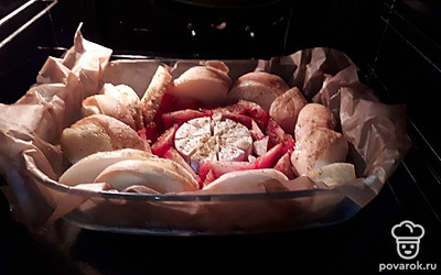 Отправьте в разогретую до 180 градусов духовку на 15 минут. 