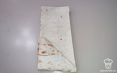 Продолжайте формировать конвертик.