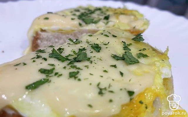 Тост «Яйцо под сыром» на завтрак — Рецепт с фото