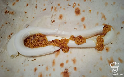 Добавьте зернистую горчицу.