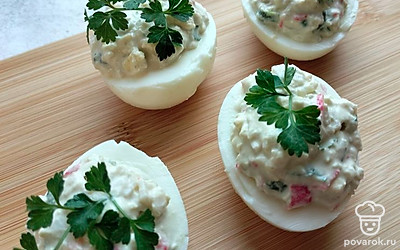 Украсьте зеленью.