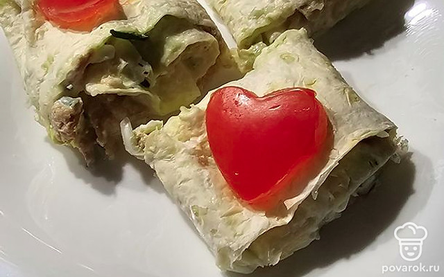 Лаваш с тунцом и огурцом к завтраку — Рецепт с фото