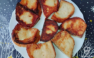 Нежнейшие гренки готовы! Наслаждайтесь приятным вкусом с холодным молоком! 