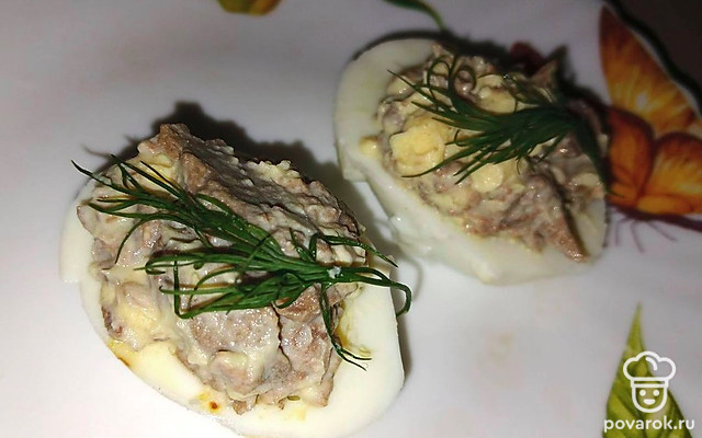 Фаршированные яйца с печенью минтая — Рецепт с фото