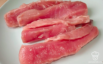 Оставьте рыбу в холодильнике на 3 часа.